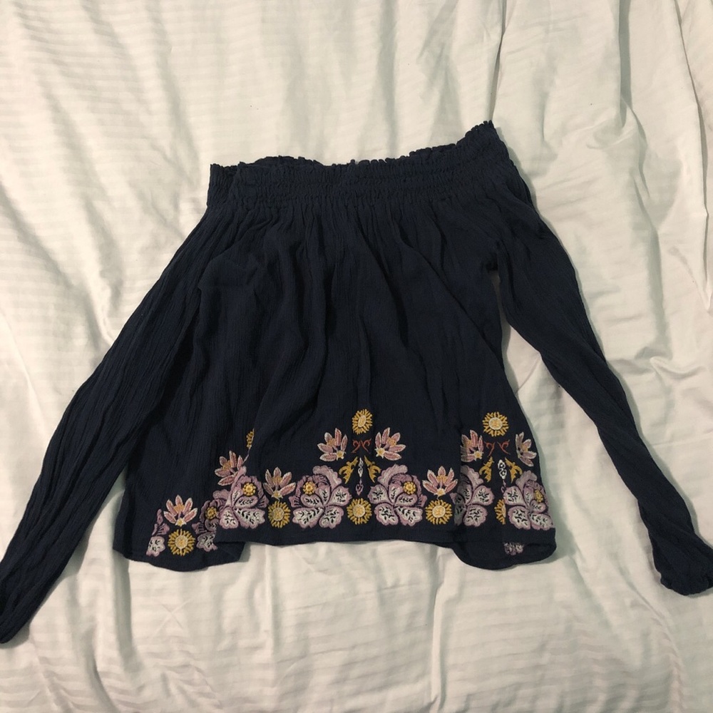 hollister off the shoulder long sleeve